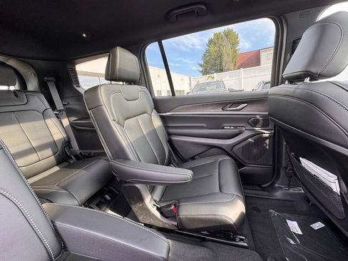 Used 2026 Jeep Grand Cherokee L Limited w/ Limited Altitude Package AWD/4WD image 22