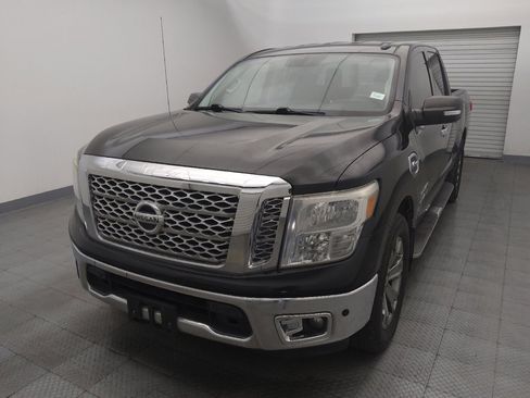 Used 2017 Nissan Titan SV image 15