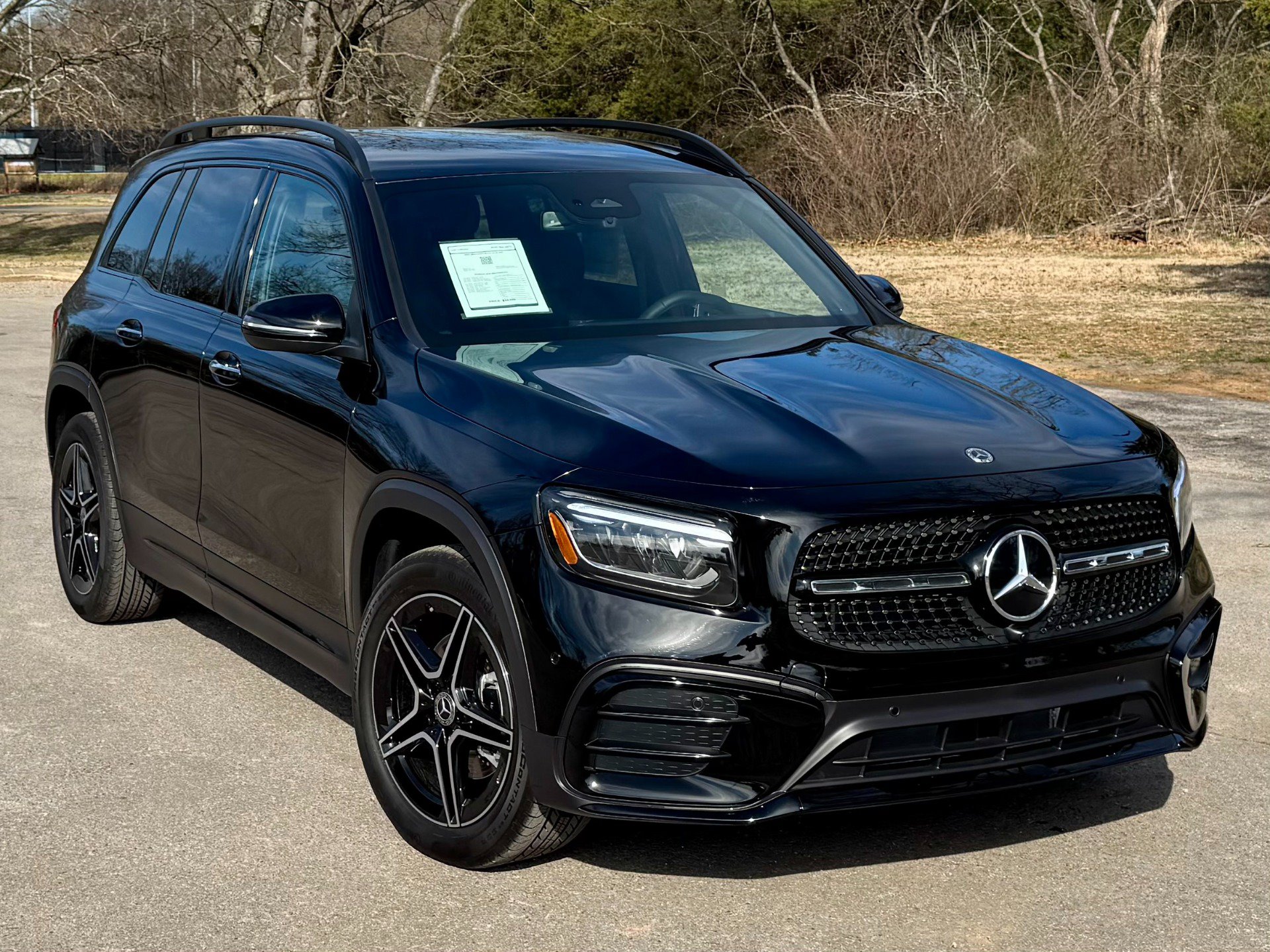 Used 2025 Mercedes-Benz GLB 250 w/ AMG Night Package image 1