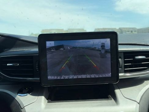 Used 2020 Ford Explorer XLT w/ Equipment Group 202A AWD/4WD image 15