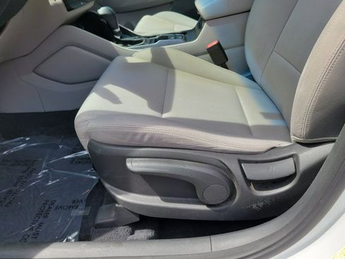 Used 2018 Hyundai Tucson SE image 16