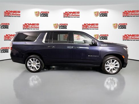 Used 2024 Chevrolet Suburban High Country w/ Advanced Technology Package image 18