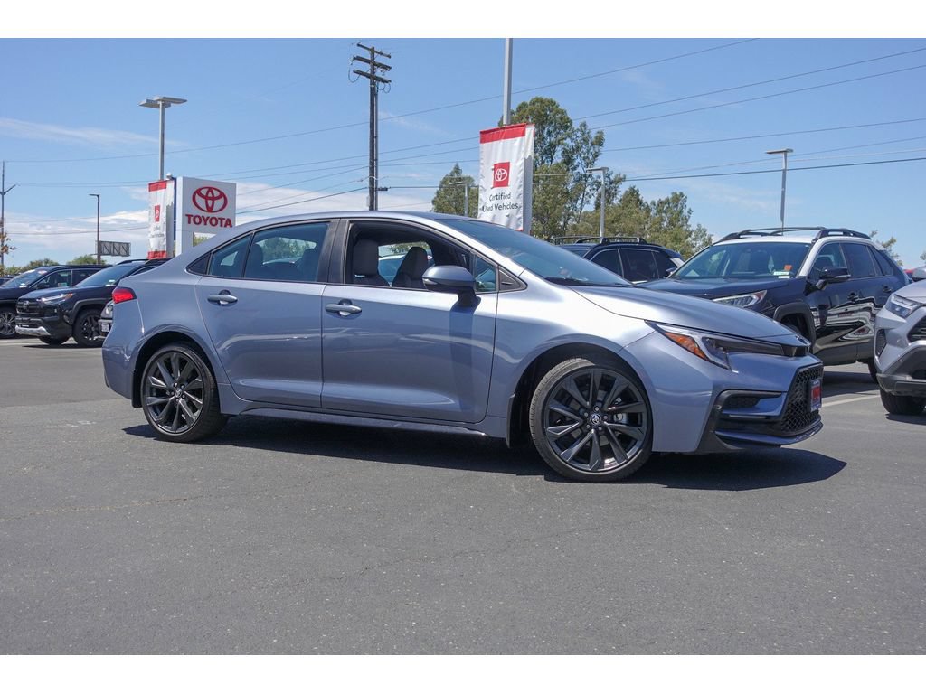 Used 2025 Toyota Corolla SE FWD image 4