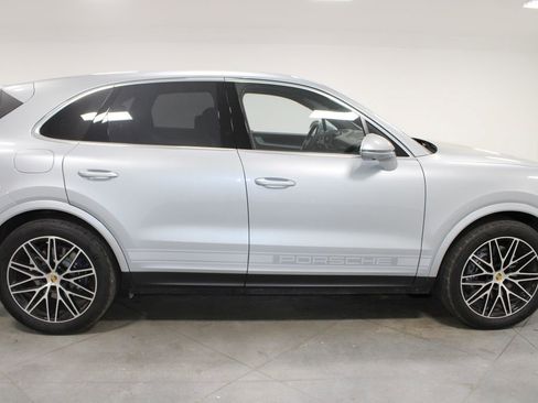 Used 2024 Porsche Cayenne image 11