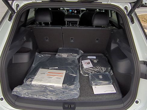 New 2026 Volkswagen Tiguan SE R-Line AWD/4WD image 21