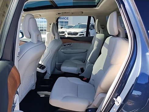 Used 2022 Volvo XC90 T6 Momentum AWD/4WD image 43