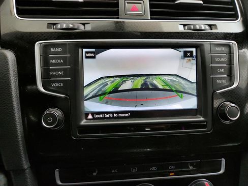 Used 2017 Volkswagen GTI SE image 17