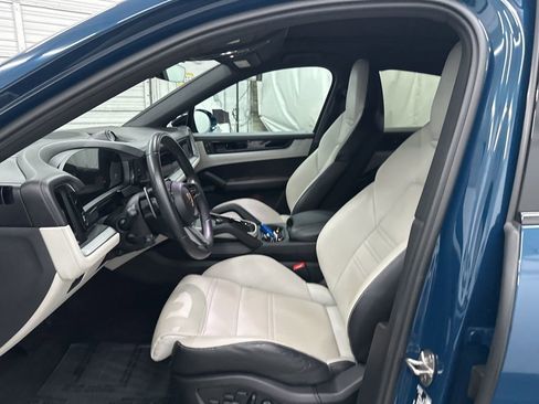 Used 2024 Porsche Cayenne Coupe image 21