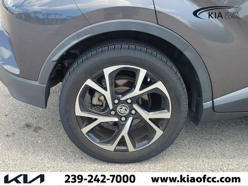 Used 2020 Toyota C-HR XLE FWD image 9