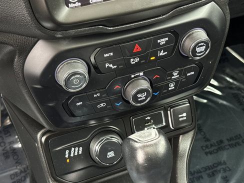 Used 2021 Jeep Renegade Limited w/ Sun & Sound Group AWD/4WD image 19