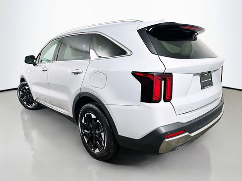 Certified 2025 Kia Sorento S w/ Panoramic Sunroof Package FWD image 5