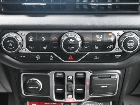 Used 2024 Jeep Gladiator Mojave w/ Convenience Group AWD/4WD image 19
