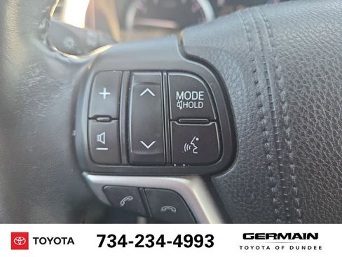 Used 2017 Toyota Highlander XLE w/ Carpet Mat Package AWD/4WD image 21