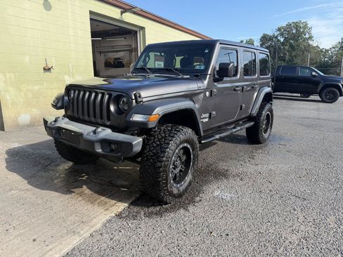 Used 2019 Jeep Wrangler Unlimited Sport S AWD/4WD image 3