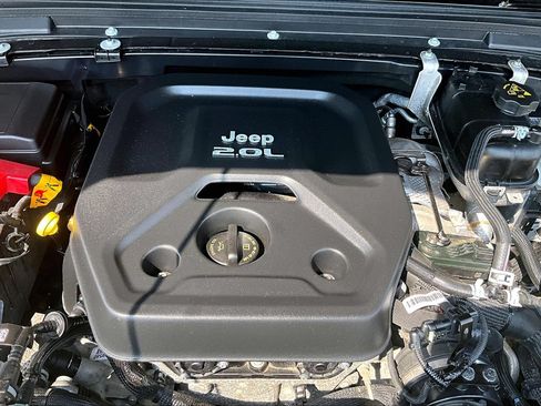 Used 2021 Jeep Wrangler Unlimited Sahara w/ Cold Weather Group AWD/4WD image 30