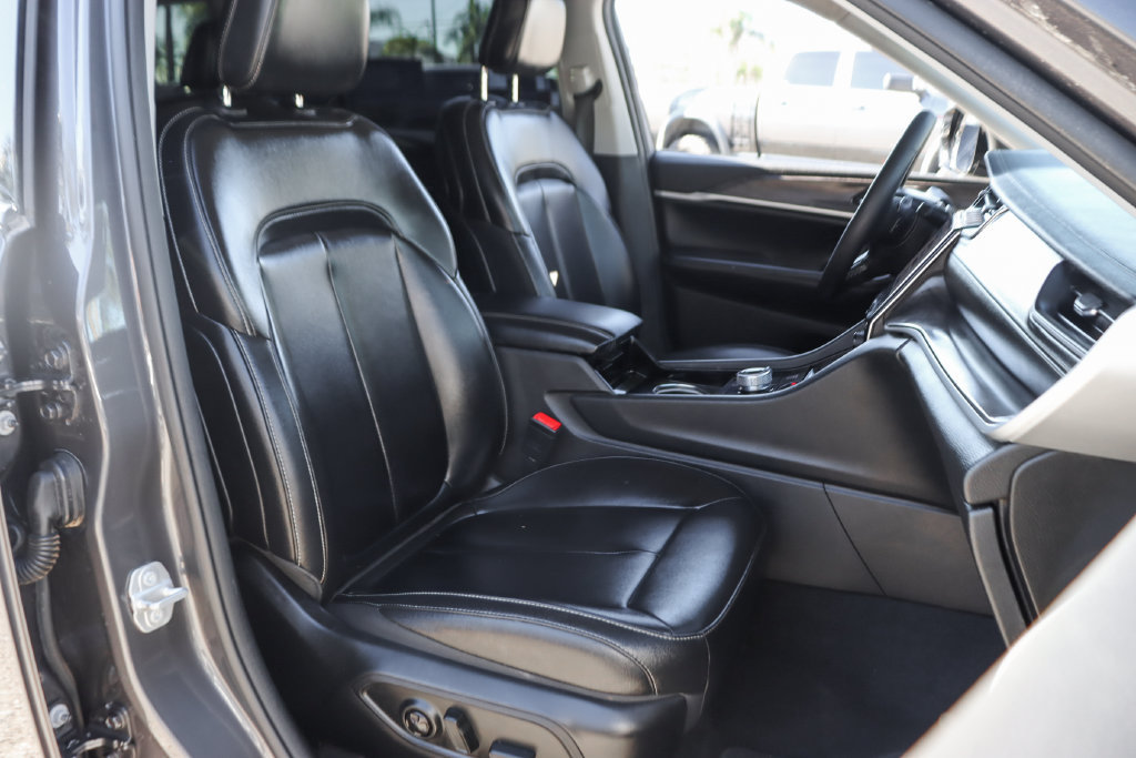 Used 2023 Jeep Grand Cherokee L Limited AWD/4WD image 41