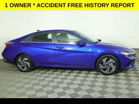 Used 2025 Hyundai Elantra SEL w/ Cargo Package FWD image 2