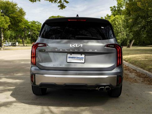 Used 2025 Kia Telluride S FWD image 8