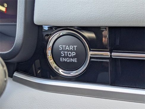 New 2025 Mitsubishi Outlander SE image 34