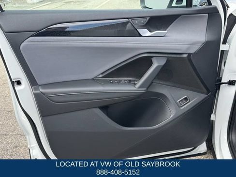 Certified 2025 Volkswagen Tiguan SE AWD/4WD image 31