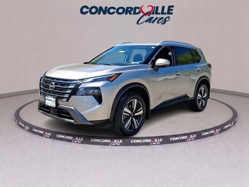 Used 2024 Nissan Rogue SL AWD/4WD image 3