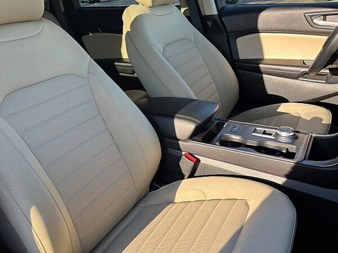 Used 2023 Ford Edge SE image 13