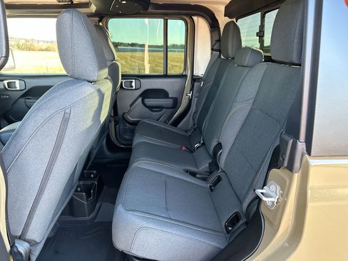 New 2025 Jeep Gladiator Sport image 21