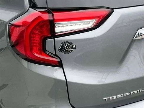 Used 2024 GMC Terrain Denali w/ Denali Premium Package image 10