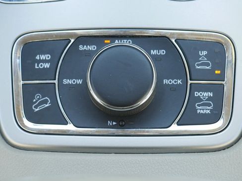 Used 2016 Jeep Grand Cherokee Overland w/ Advanced Technology Group image 25