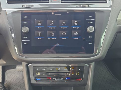 Used 2024 Volkswagen Tiguan SE FWD image 17