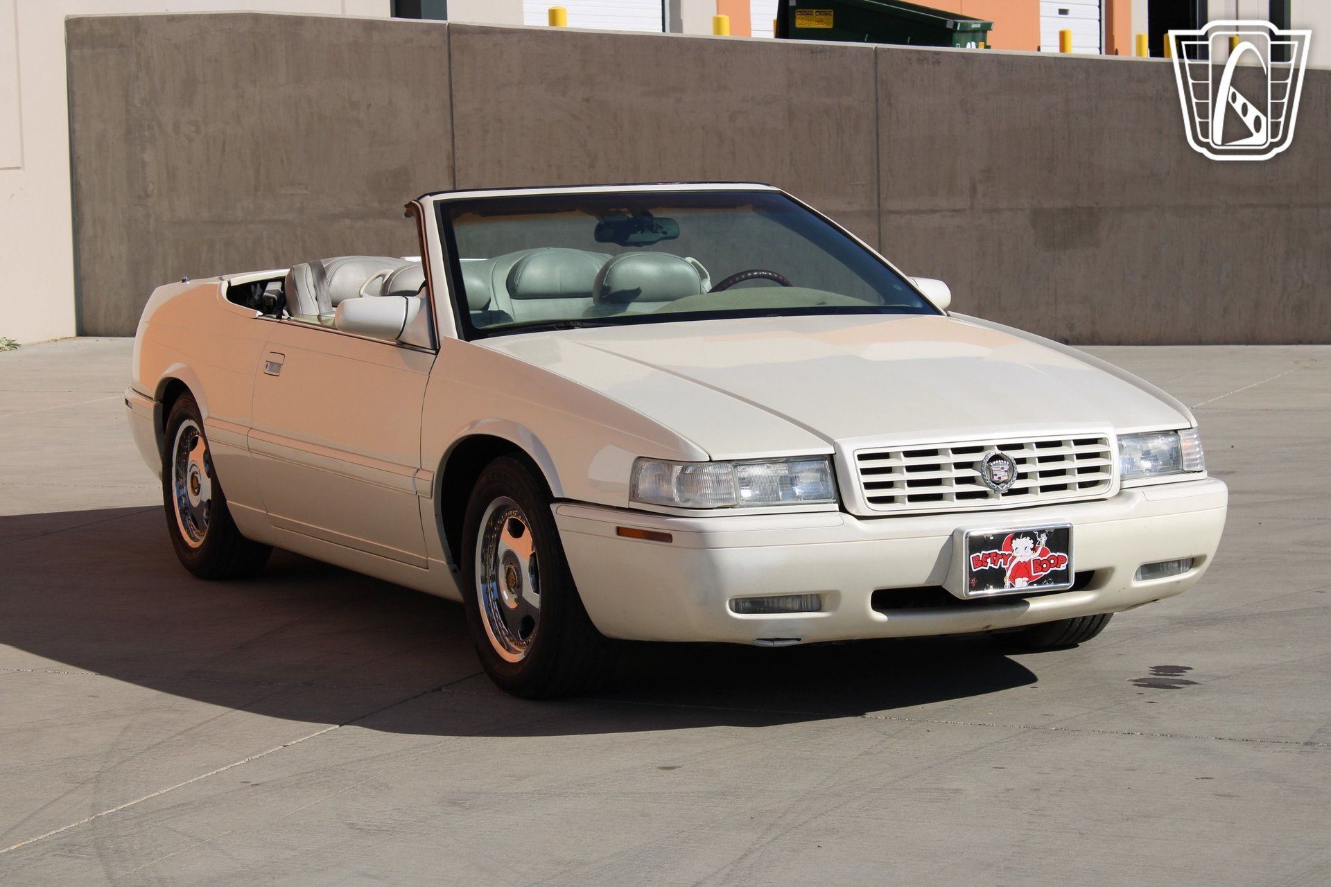 Used 2002 Cadillac Eldorado Touring w/ Preffered Equipment Group FWD image 4
