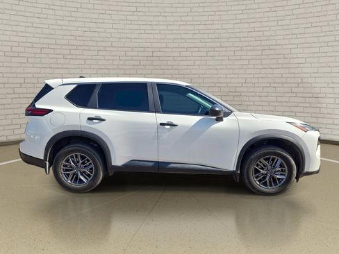 Certified 2025 Nissan Rogue S FWD image 4