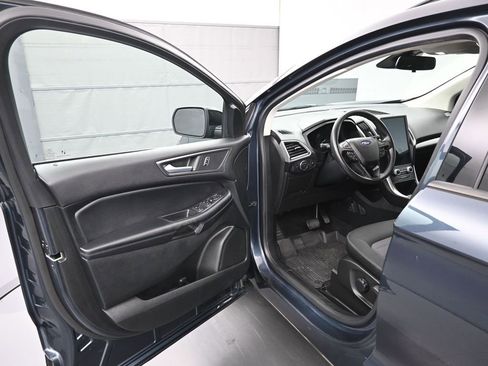 Used 2022 Ford Edge SE w/ Black Appearance Package image 9