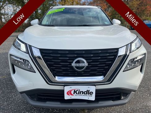 Used 2023 Nissan Rogue SV image 3