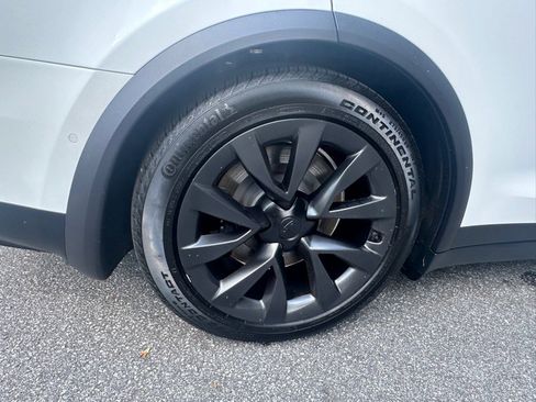 Used 2022 Tesla Model X image 16