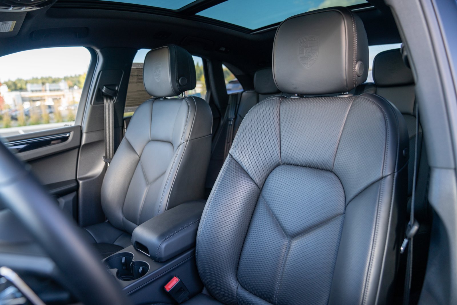 Certified 2026 Porsche Macan AWD/4WD image 5