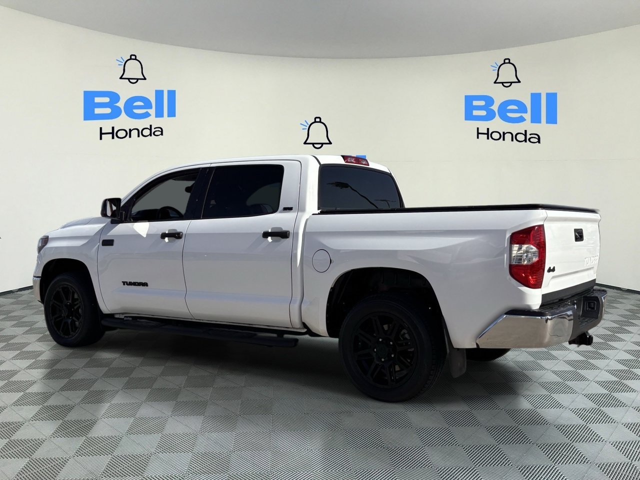 Used 2019 Toyota Tundra SR5 w/ SR5 Upgrade Package AWD/4WD image 3