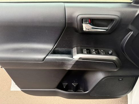 Used 2020 Toyota Tacoma TRD Off-Road w/ TRD Premium Off Road Package image 15