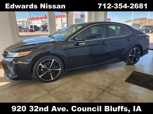 Used 2019 Toyota Camry XSE image 4