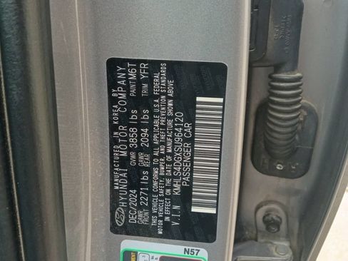 Used 2025 Hyundai Elantra SEL FWD image 2