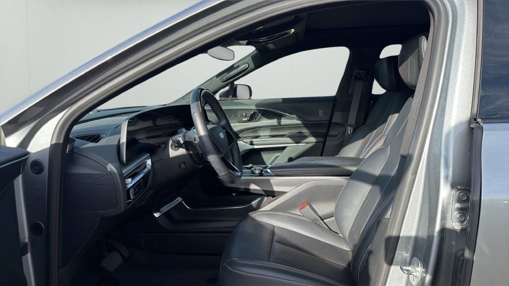 Used 2024 Cadillac Lyriq Luxury RWD image 10