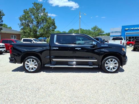 Used 2025 Chevrolet Silverado 1500 High Country w/ High Country Premium Package AWD/4WD image 8