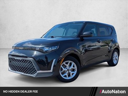 Used 2023 Kia Soul LX w/ LX Technology Package FWD image 1