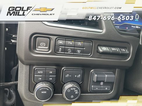 Used 2024 Chevrolet Suburban Premier AWD/4WD image 18