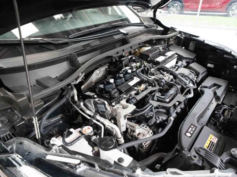 Used 2025 Toyota Corolla Cross XLE AWD/4WD image 32