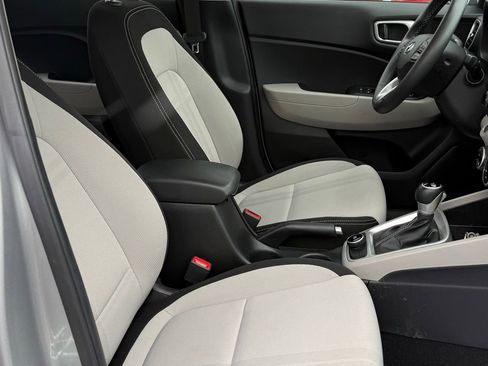 Used 2025 Hyundai Venue SEL image 12