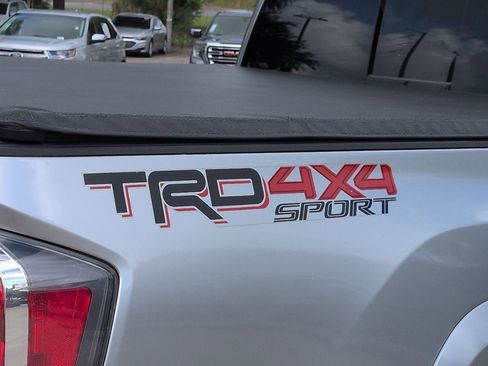 Used 2022 Toyota Tacoma TRD Sport AWD/4WD image 7