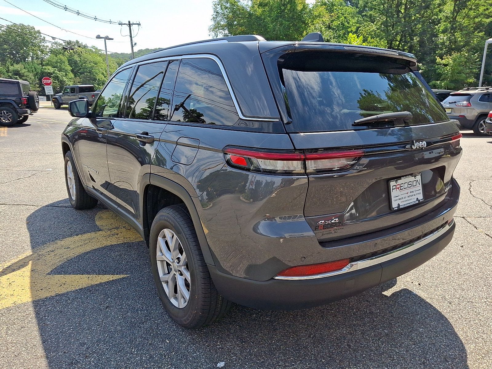 Used 2022 Jeep Grand Cherokee Limited AWD/4WD image 5