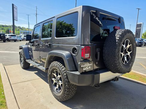 Used 2014 Jeep Wrangler Unlimited Sahara w/ Max Tow Package AWD/4WD image 7