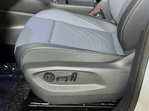 New 2026 Volkswagen Tiguan SE FWD image 16